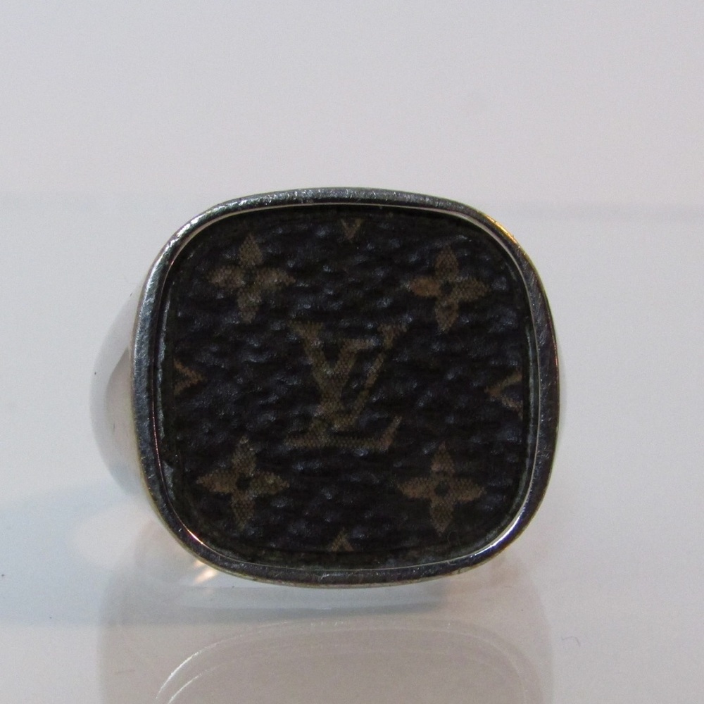 Silver LOUIS VUITTON Chevalier Monogram Ring - Picture 4 of 6
